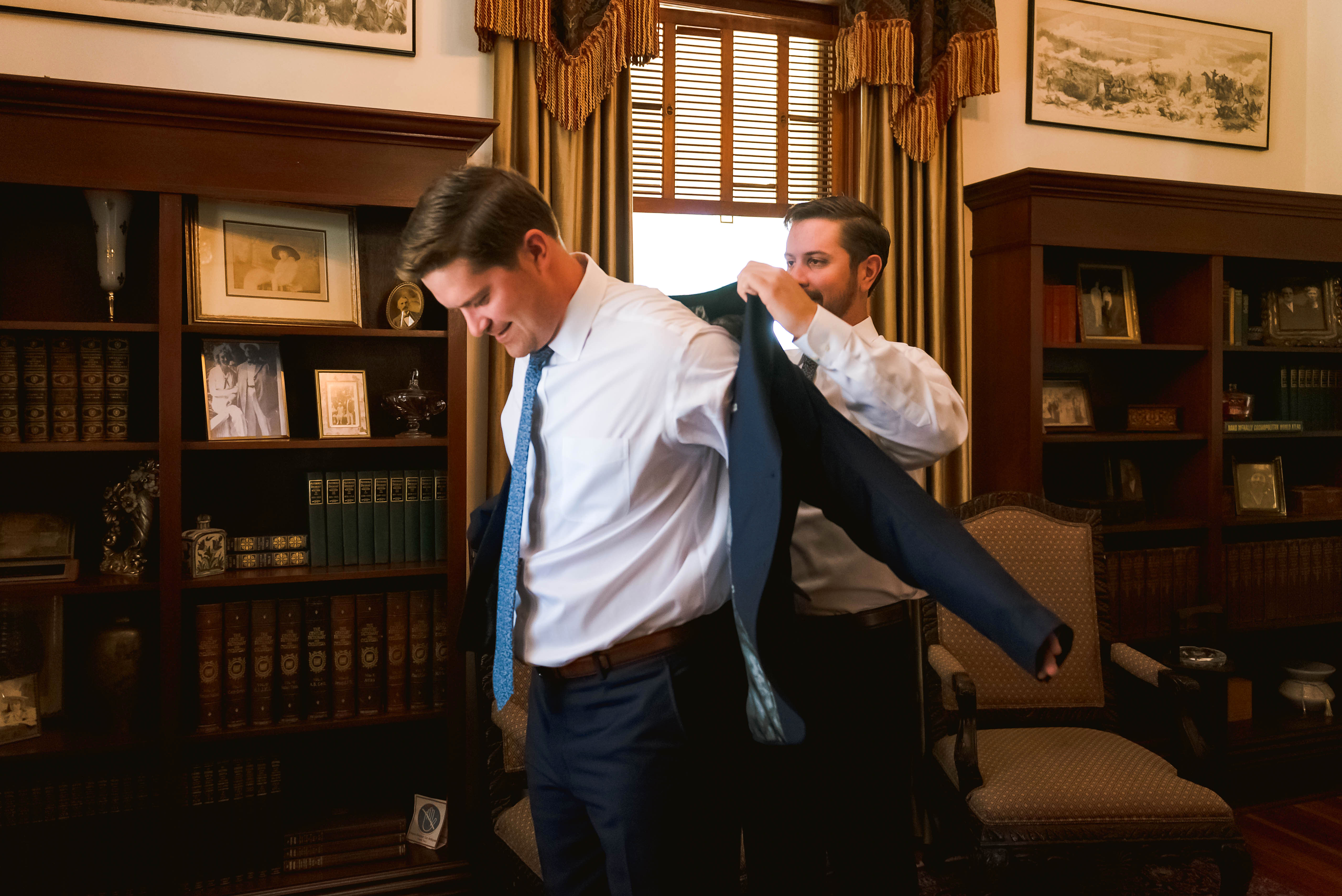 groom getting ready at burroughs home | erin schmidt photo | burroughs home wedding fort myers florida wedding photos | Fort Myers Florida wedding