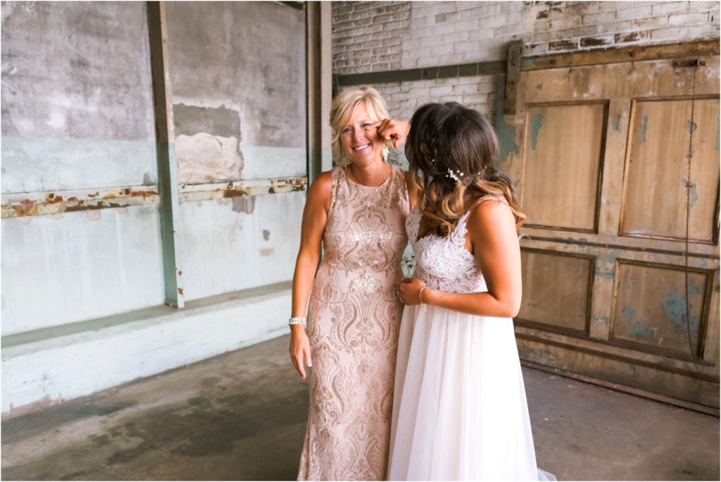 Erin Schmidt Photography | Metro Detroit wedding photographer | Whiskey Factory wedding