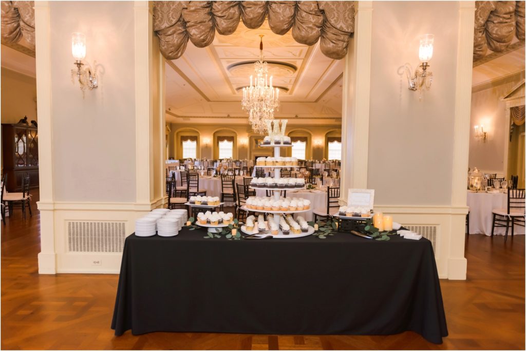 Erin Schmidt Photography | Metro Detroit wedding photographer | summer Lovett Hall wedding