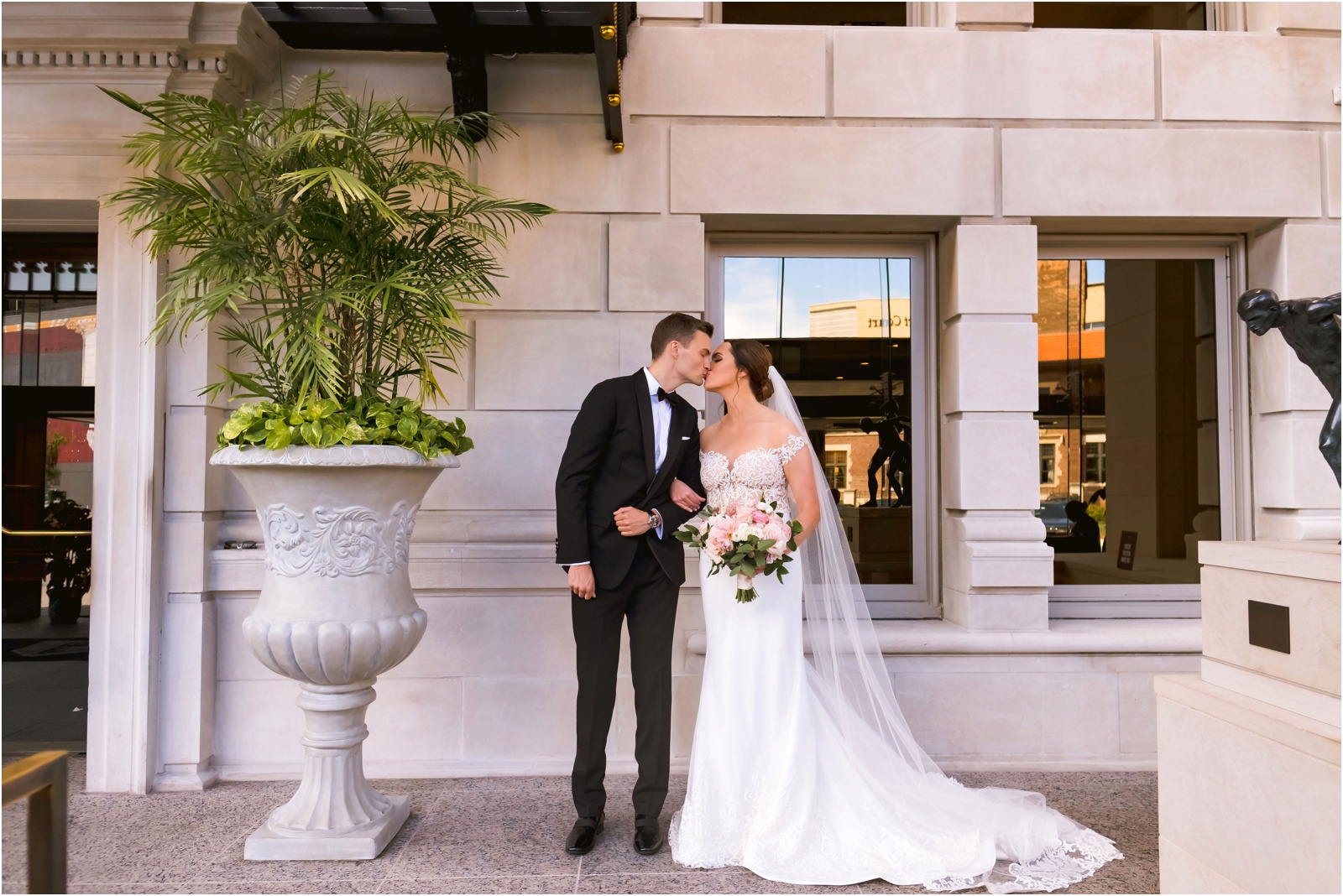 Erin Schmidt Photography | glamorous Detroit Athletic Club wedding photos | Metro Detroit wedding photographer