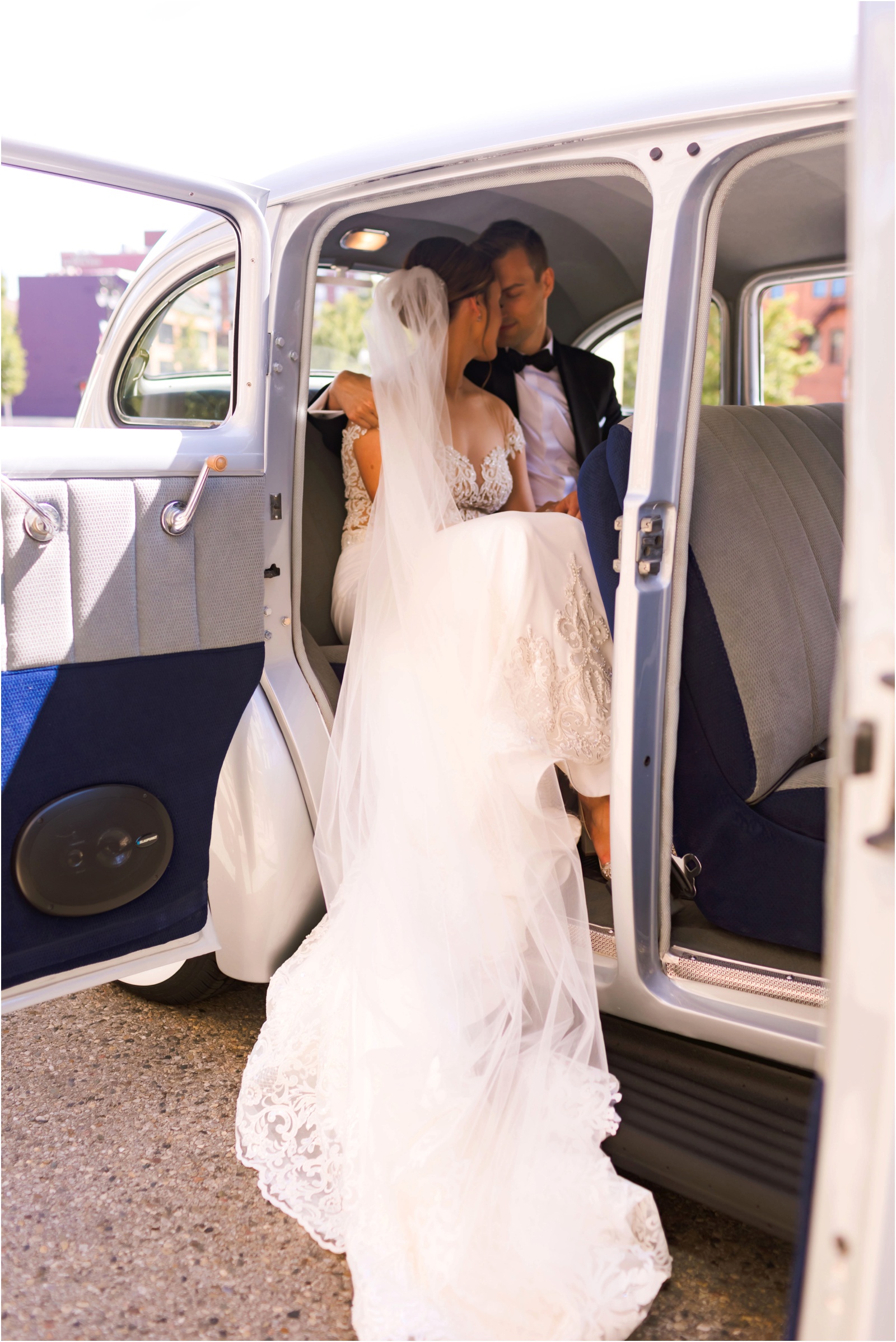 Erin Schmidt Photography | glamorous Detroit Athletic Club wedding photos | Metro Detroit wedding photographer