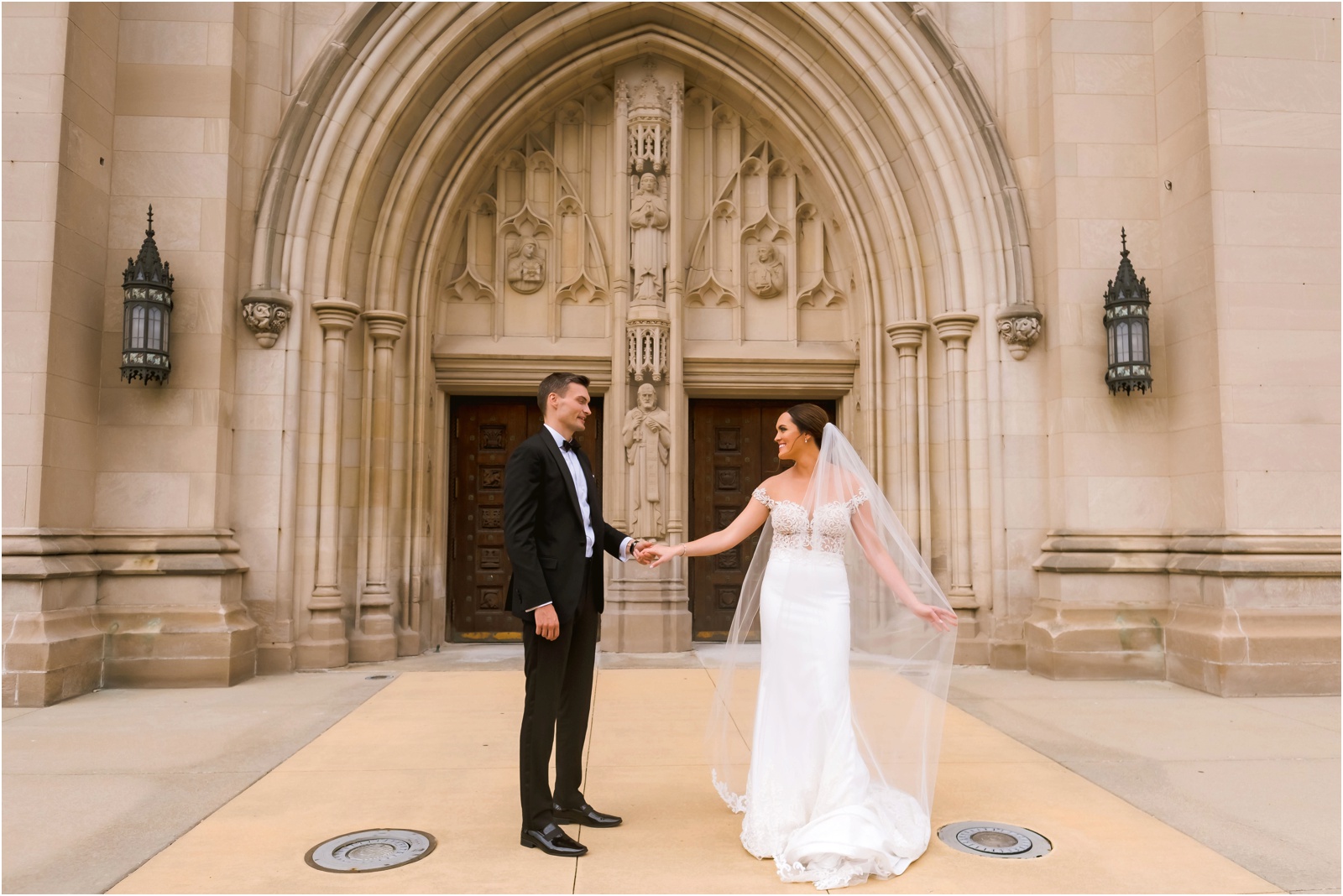 Erin Schmidt Photography | glamorous Detroit Athletic Club wedding photos | Metro Detroit wedding photographer