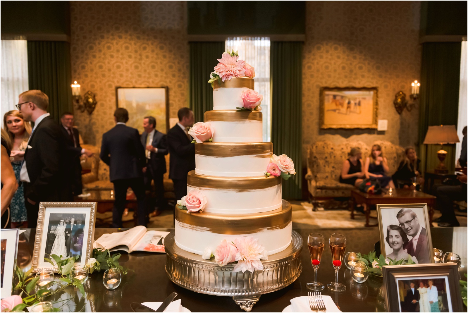 Erin Schmidt Photography | glamorous Detroit Athletic Club wedding photos | Metro Detroit wedding photographer