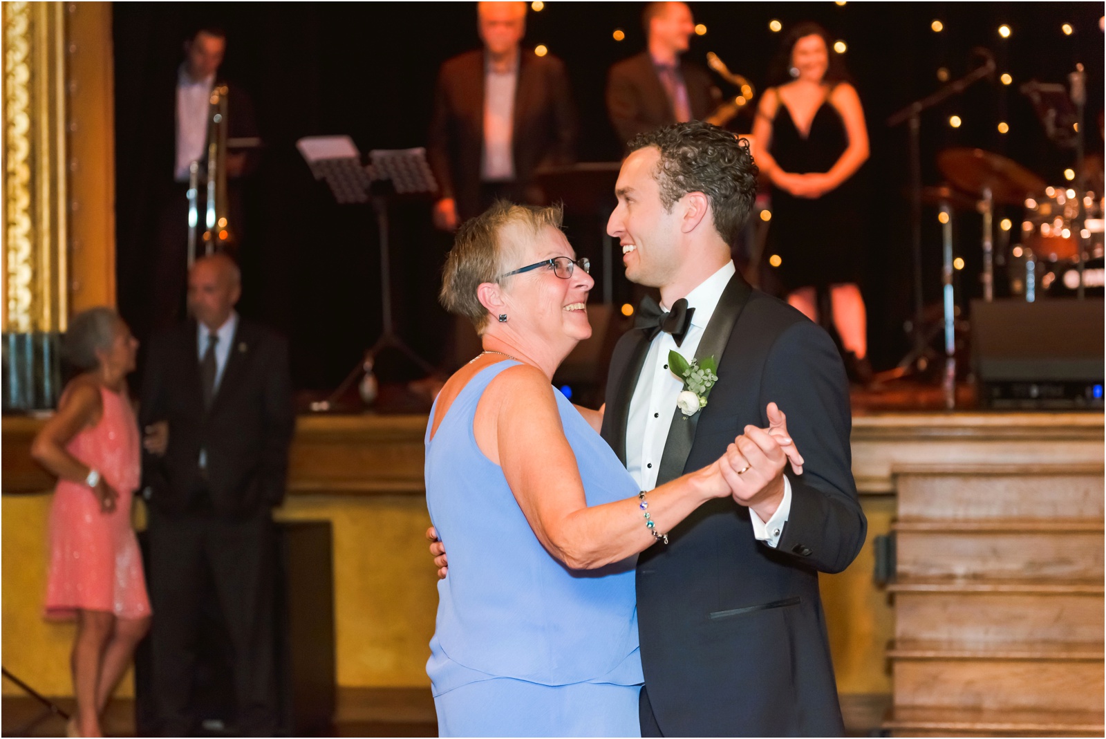 Erin Schmidt Photography | Gem Theatre wedding | Metro Detroit wedding photographer