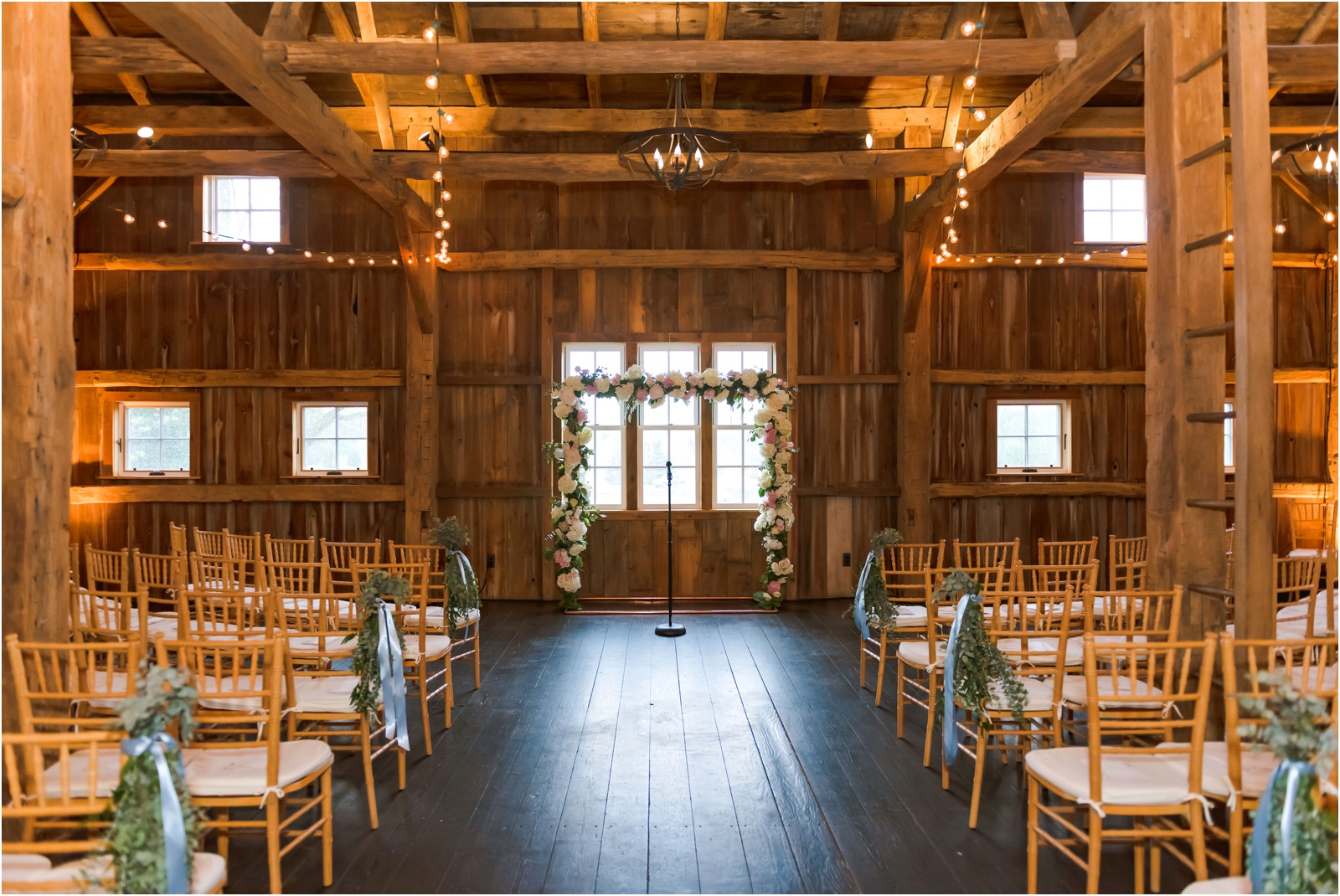 Erin Schmidt Photography | Metro Detroit wedding photographers | spring Cornman Farms wedding